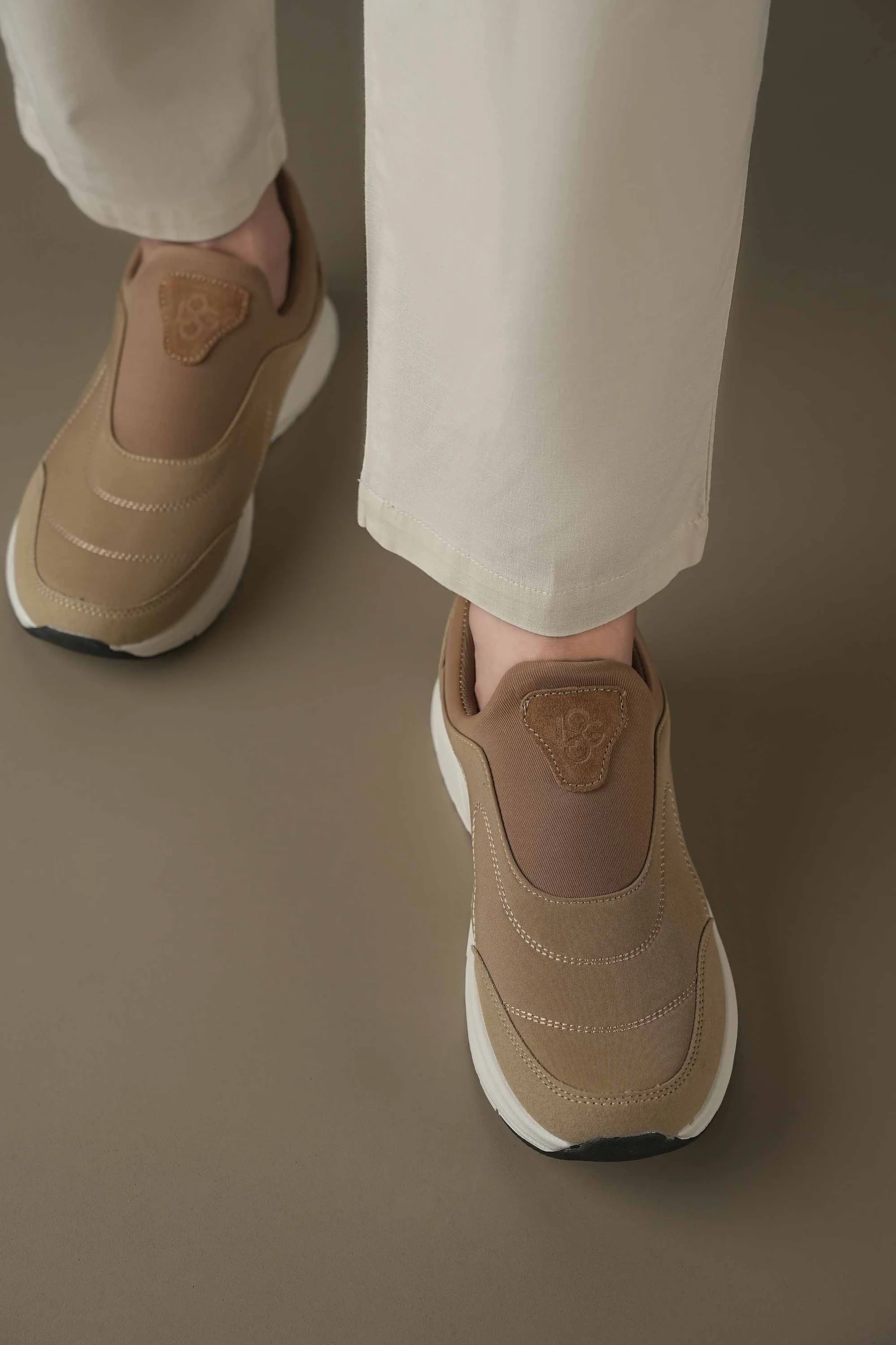 4208 MST Sneakers