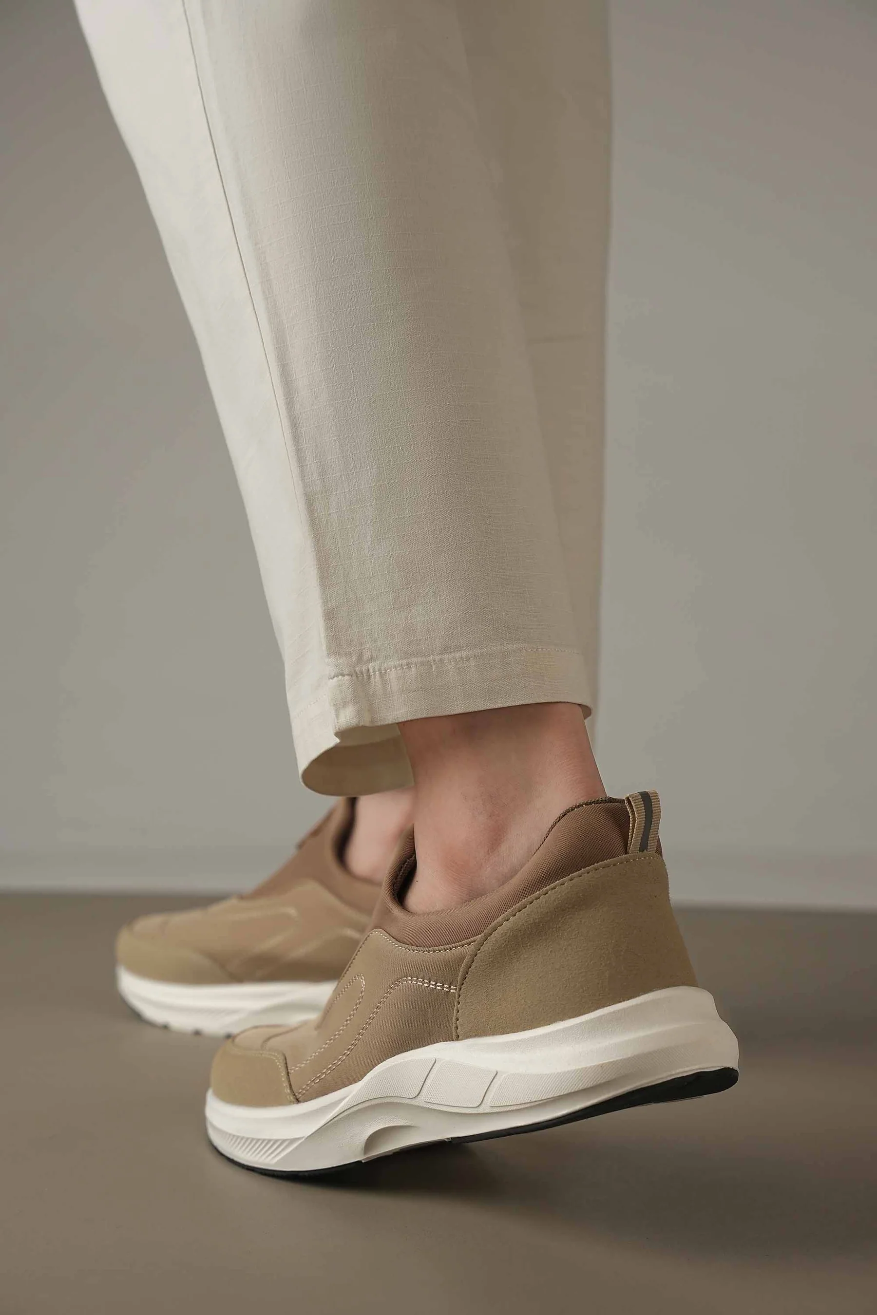4208 MST Sneakers