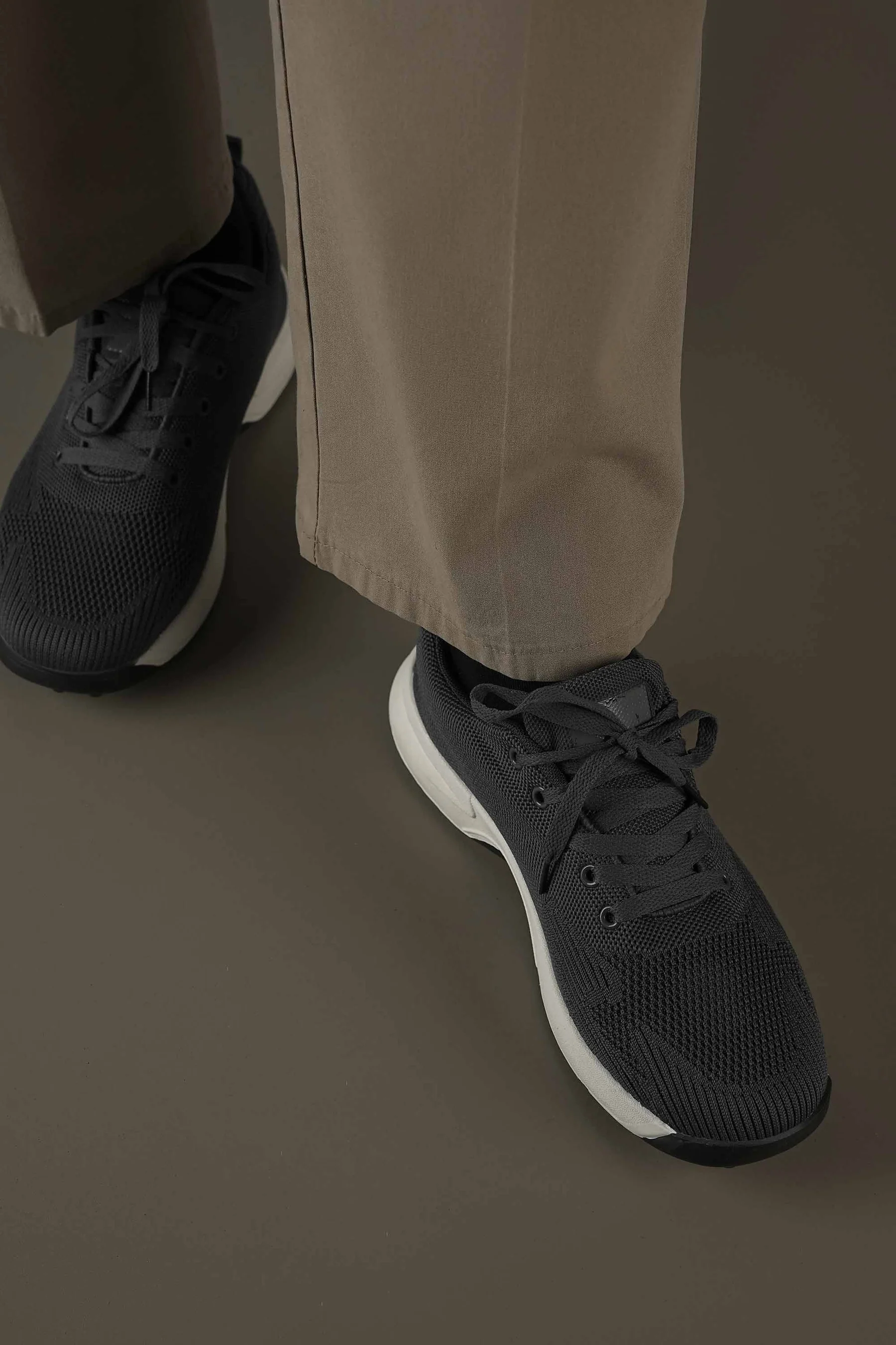 4204 GRY Sneakers