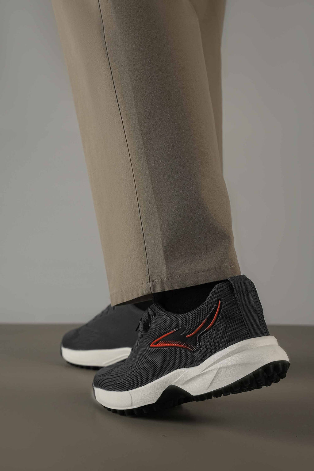 4204 GRY Sneakers