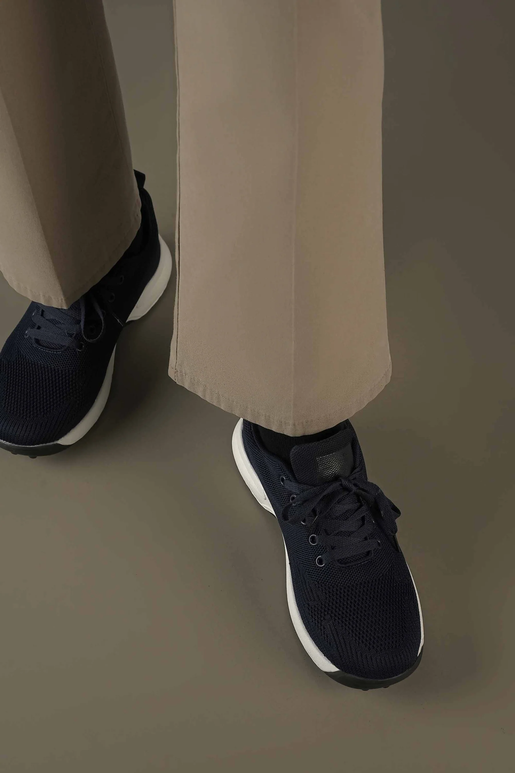4204 BLU Sneakers