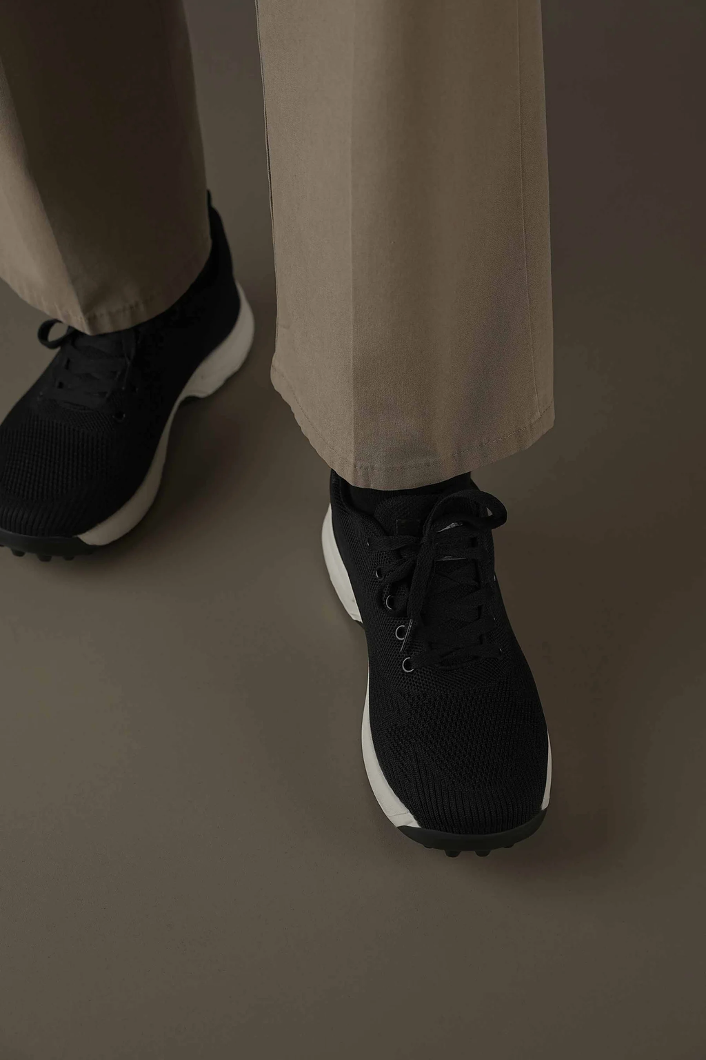 4204 BLACK Sneakers