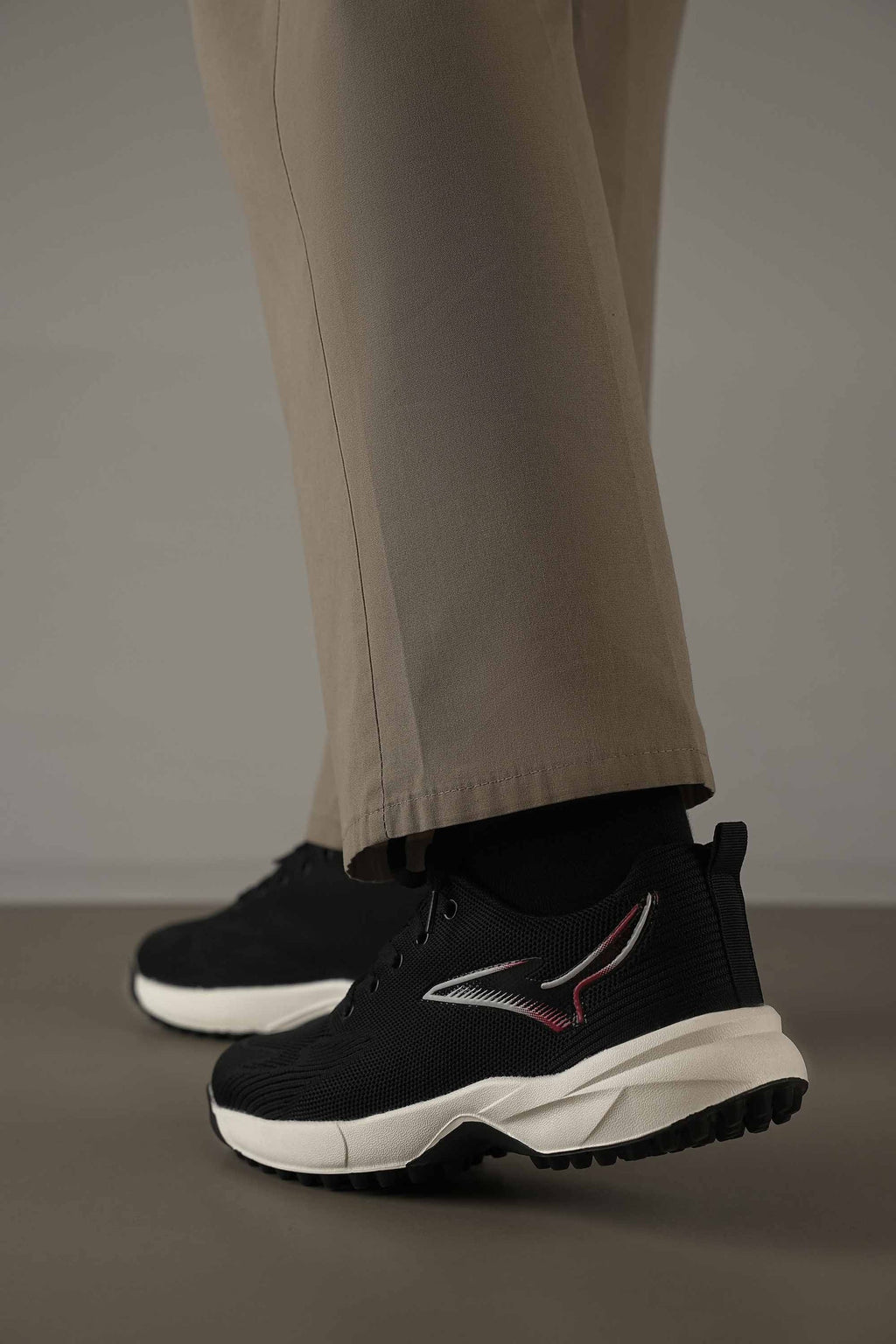 4204 BLACK Sneakers